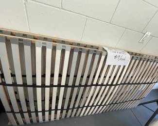 2 Mattress supports of wood slates, twin size that can be joined for king size mattress