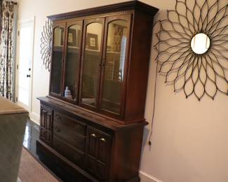 ETHAN ALLEN Classic Manor Solid Hard Rock Maple China Cabinet 