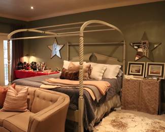 Canopy King Size Bed 