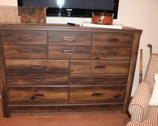 Quinden Seven Drawer Dresser Ashley Furniture 