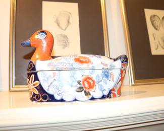 IMARI PORCELAIN DUCK-FORM TUREEN 