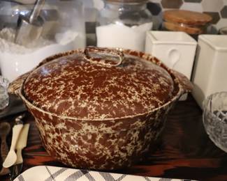 Bennington Potters Classic Covered Casserole 2 Quart Brown Agate