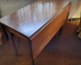 Heavy duty drop leaf table