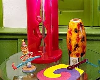 ART DECO TABLE AND SILHOUETTE TABLE LAMP-RED