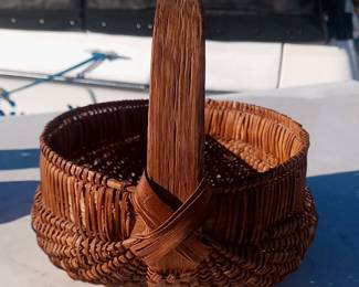 Amish oak spilnt   buttocks basket 1800s small 85