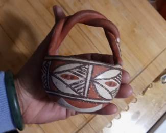 1920 Isleta pueblo New Mexico pot 75.00  old !!