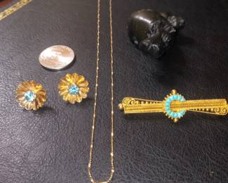 14kt Aquamarine gemstone Flowers earrings 3.2 grams 160.00
14kt French Pearl Italian  necklace 
65.00 chain broken. 1.9 grams 
Lil jade hippopotamuses \netsuke 25
14kt 5.4 gram Victorian era Italian  Etruscan Revival  Persain turquoise pin/pendent 450