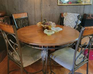 Metal and wood dining table with 4 chairs 