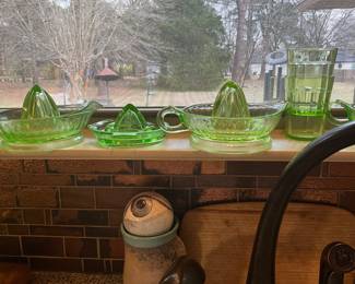 Kitchen - uranium strainers & 4 glasses in set