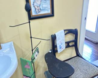 Stand and Santa bath picture on wall 