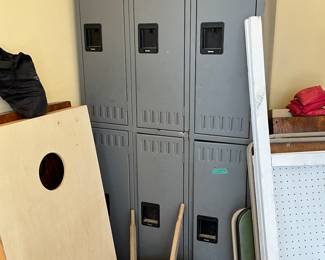 Triple lockers