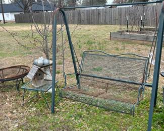 Swing - metal - in stand + more decor 