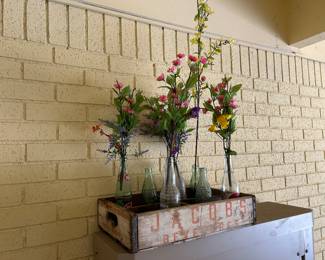 Decor & vintage drink crate - Jacob’s Beverages