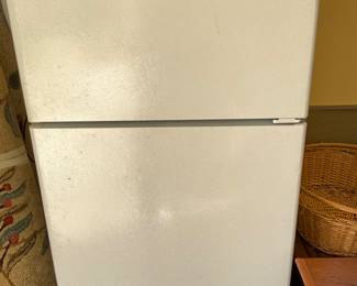 Hotpoint small refrigerator