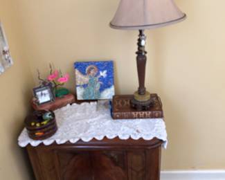 Commode type table with lamp & decor
