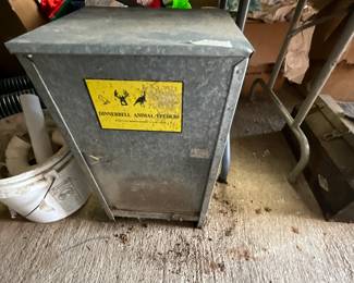 Dinnerbell animal feeder - 2nd garage items 