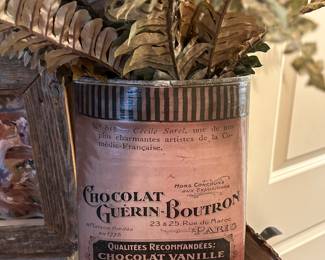 Decor & marbles container 