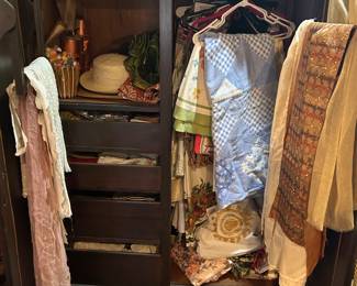 Chest - open - with contents 