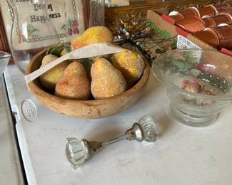 Decor - bedroom on left