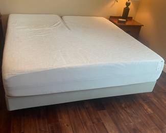 This is a sleep number bed. King size 2017 on mattress. 