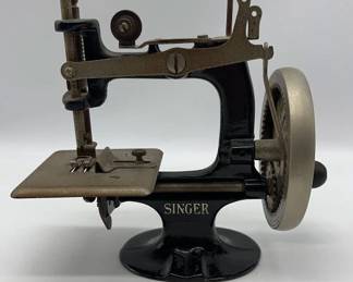 Miniature Singer Sewing Machine 6”