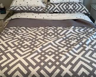 Gray White Quilted Comforter Sheet Set Sz Queen