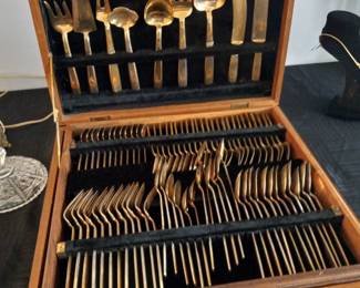 Gold finish utensil set over 150 pieces 