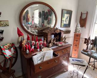 Bedroom 4
Dresser , nativity, Swedish Christmas dolls