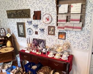 Dining Room
Linens, China, tea cups, tea pots