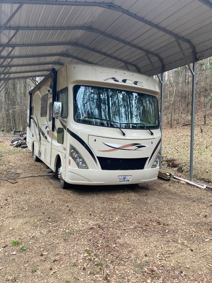 2016 Thor Ace class A- 13k miles