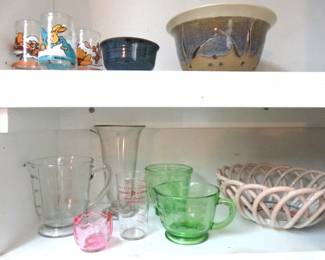 Green Vaseline Class Measuring Cups, Pottery Bowls/Basket