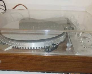 Pioneer Model PL-570 Turntable