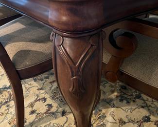 Pristine Condition Dining Table w 2 Leaves, 2 Arm Chairs and 4 Side Chairs