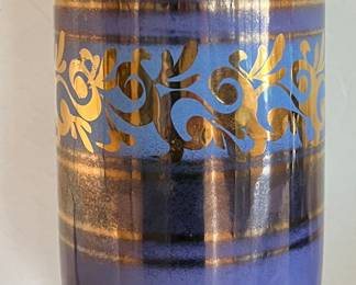 Vee Jackson Lavender w Gold Lidded Urn Vase