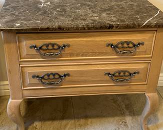 Thomasville Marble Top Nightstands w Queen Anne Legs pair