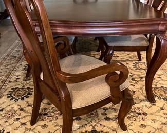 Pristine Condition Dining Table w 2 Leaves, 2 Arm Chairs and 4 Side Chairs