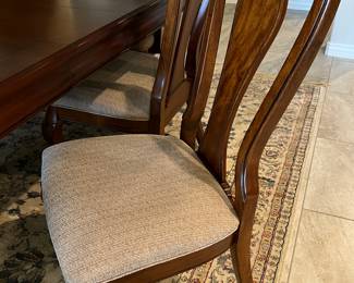 Pristine Condition Dining Table w 2 Leaves, 2 Arm Chairs and 4 Side Chairs