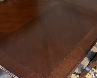 Pristine Condition Dining Table w 2 Leaves, 2 Arm Chairs and 4 Side Chairs