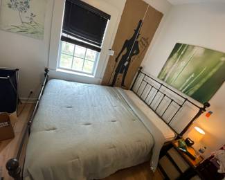 $250 	Queen size bed metal frame
