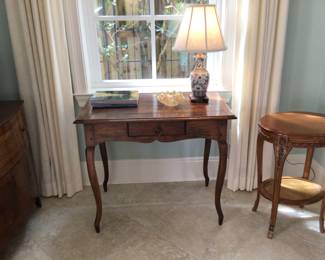 Canterbury table 32x20x28