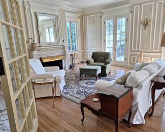 White ikea sofa 3-seater) with removable and washable cover.