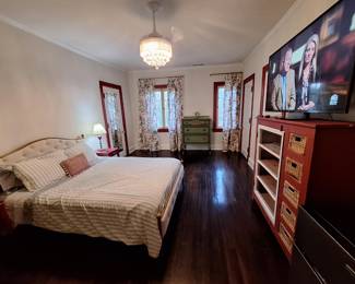 Queen sized memory foam mattress 7 mos old was $350 new on sale. Get it for$100.