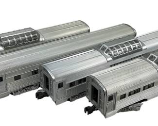 Lionel Lines Aluminum Silver Passenger Cars 2 Silver Range Vista + Cloud + Sky