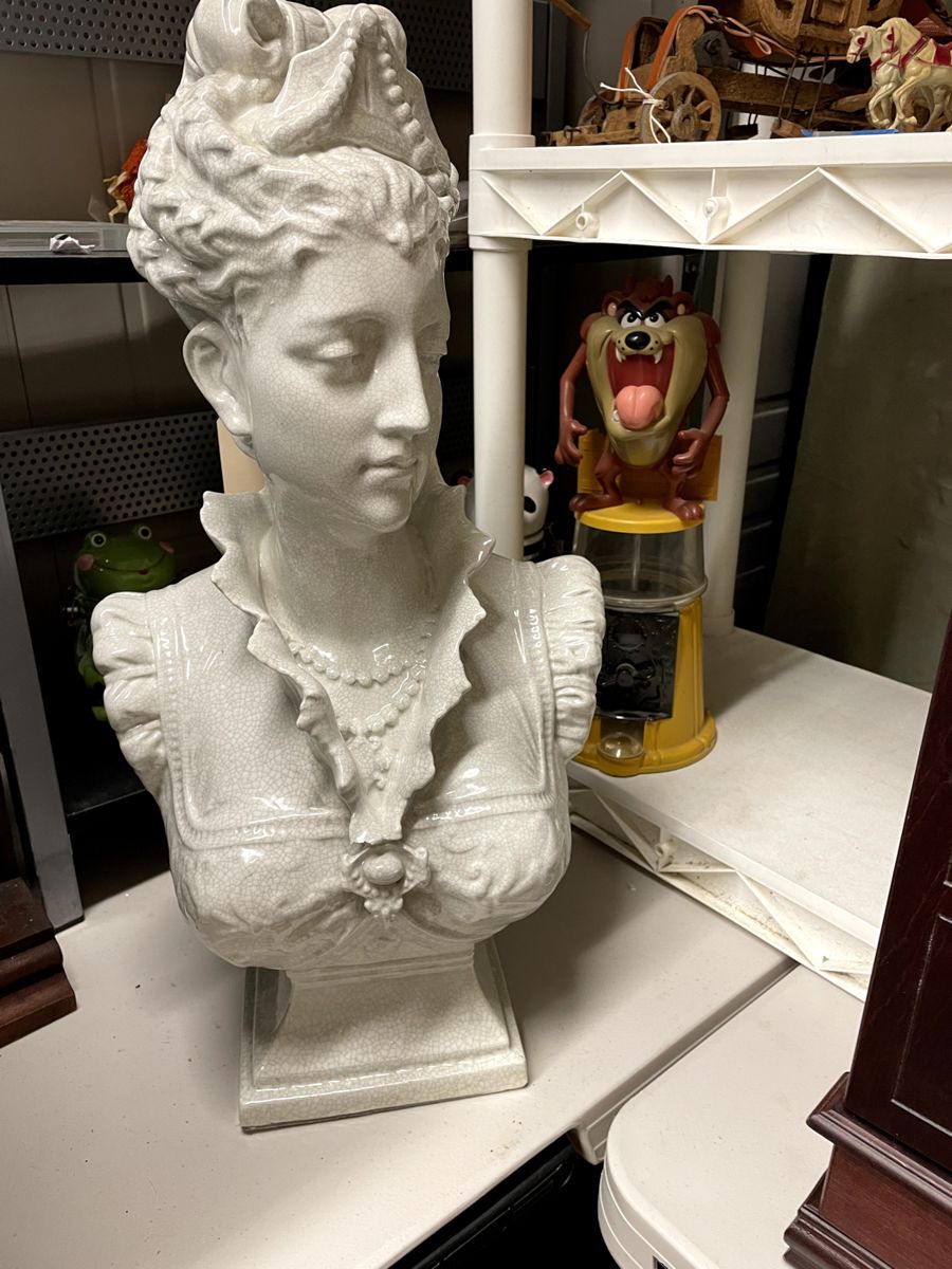 Ceramic Bust, Tasmanian Devil gum ball machine