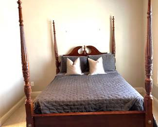 Four Poster Cherry Queen Size Bedroom Set