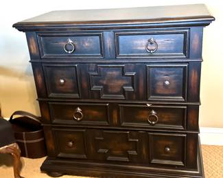Bedroom chest by Woolrich