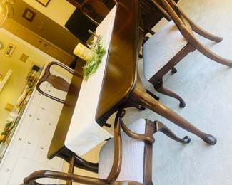 Elegant Thomasville Dining Table & 4 Chair Set