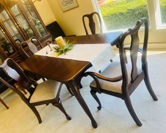 Elegant Thomasville Dining Table & 4 Chair Set