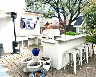 Outdoor Kitchen with Granite Countertops