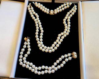 NATURAL PEARLS 14K Clasps Necklace and Bracelet Set bid #45